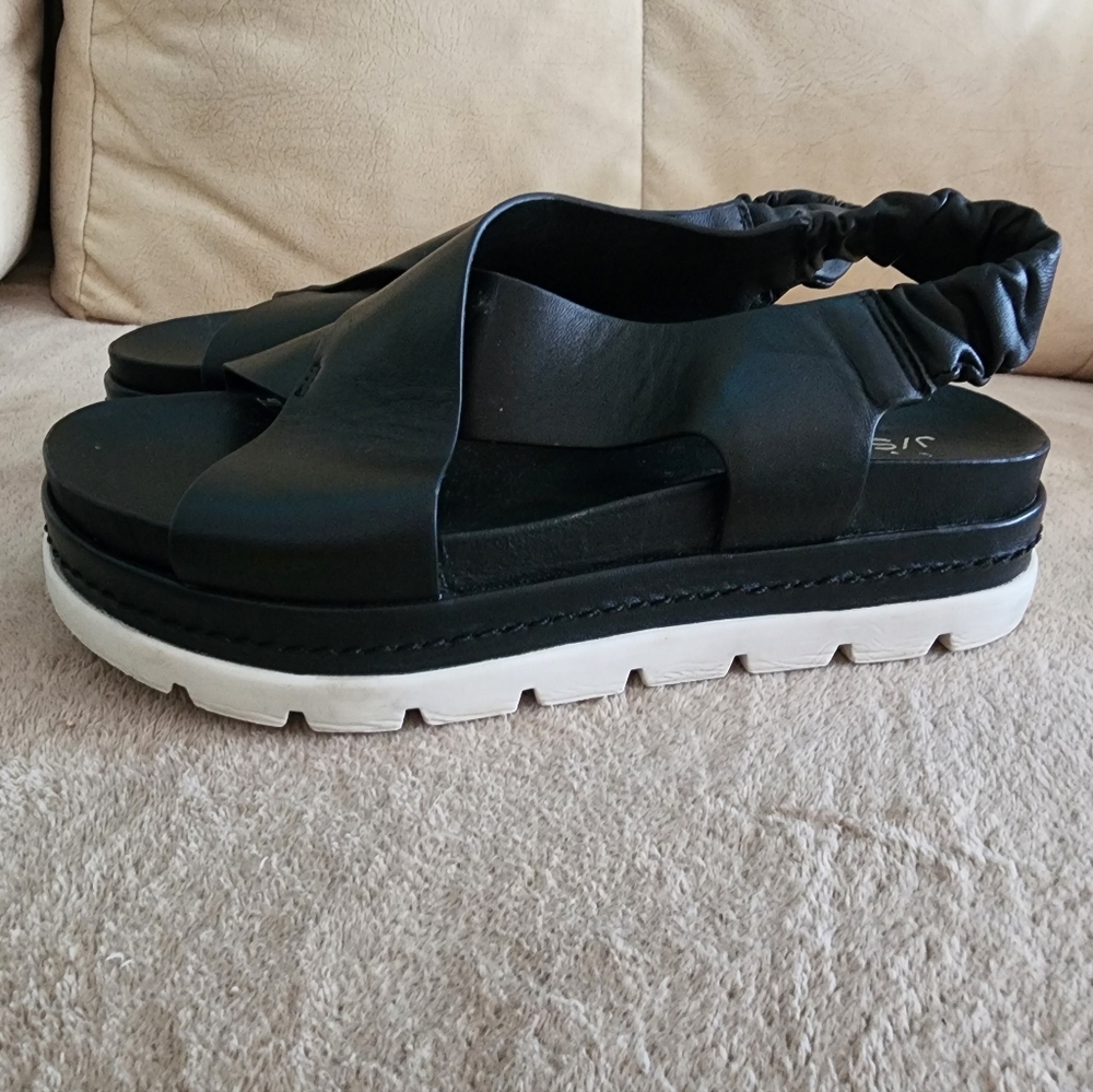 J/SLIDES Black and White Platform Sandals.New Condition - Picture 4 of 9